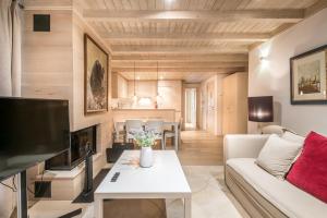 A television and/or entertainment centre at Dossau By Totiaran