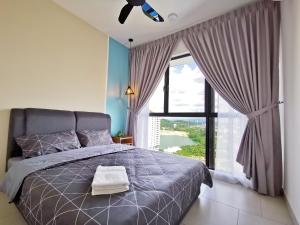 Astetica Pool & Lake View High Floor 100mbps Wifi Netflix tesisinde bir odada yatak veya yataklar