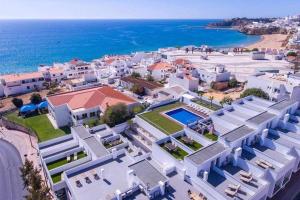 an aerial view of a house and the ocean at Villa Amazing View - S in Albufeira