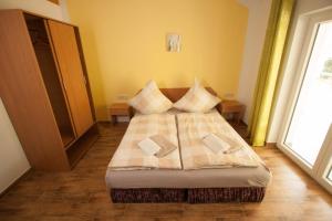 Postel nebo postele na pokoji v ubytování Pension Diener