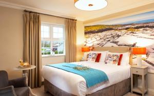 Cama o camas de una habitación en The Wild Atlantic Lodge