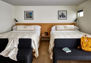מיטה או מיטות בחדר ב-Tälta Lodge, a Bluebird by Lark
