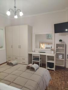 A bed or beds in a room at Gioiello di Corfu apartment