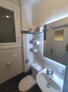 A bathroom at Gioiello di Corfu apartment