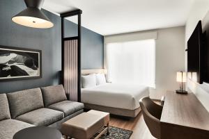 Postel nebo postele na pokoji v ubytování Hyatt Place Phoenix/Downtown + 37 fotografií