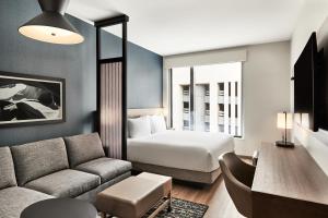 TV a/nebo společenská místnost v ubytování Hyatt Place Phoenix/Downtown