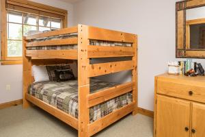 Krevet ili kreveti na sprat u jedinici u okviru objekta Lone Peak Townhome 5