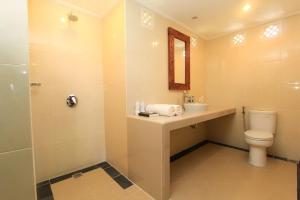 Ein Badezimmer in der Unterkunft Radiant Jepun Villa