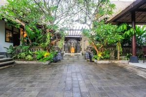 Ein Garten an der Unterkunft Radiant Jepun Villa
