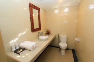 Ein Badezimmer in der Unterkunft Radiant Jepun Villa