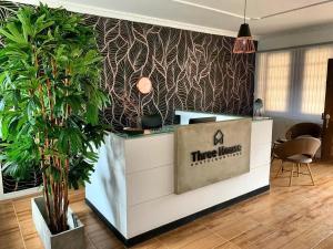 a store counter with a tree house sign in a lobby at Three House Hostel Boutique in Filandia