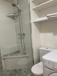 Koupelna v ubytování Studio Biarritz Aguilera 2 à 4 pers + 16 fotografií