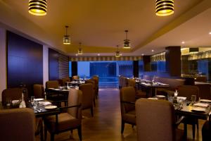 Restaurace v ubytování Golden Tulip Bhiwadi