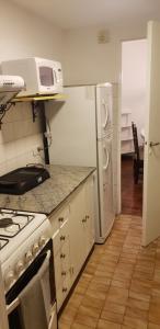 a kitchen with a stove and a refrigerator at Departamento céntrico Mendoza in Mendoza