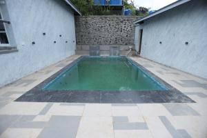 Piscina a Jumbo Paradise 1 BHK Luxury Lake View Cottage o a prop