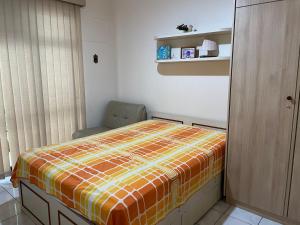 Un pat sau paturi într-o cameră la Apartamento Cabo Frio Praia do Forte