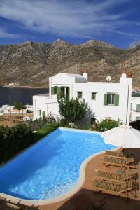 The swimming pool at or close to Margado