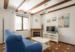 TV a/nebo společenská místnost v ubytování La casa de la Playa. Piscina, Wifi y Terraza.