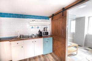 a kitchen with a sink and a microwave at Dunakavics Boutique Apartman Szentendre in Szentendre