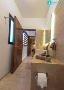 a bathroom with a sink and a mirror and a tub at Ancla Baja Living Condominio nuevo con vista 4 in La Paz