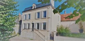 an old house with a staircase in front of it at Chambre d hôtes - La Maison 1882 in Pouilly-sur-Loire