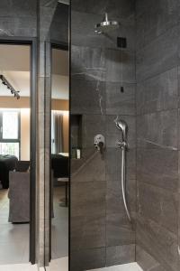 Koupelna v ubytování 11 Enteka Acropolis Suites
