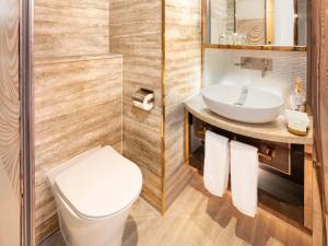 Koupelna v ubytování Regala Skycity Hotel + 37 fotografií