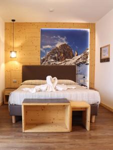 Postel nebo postele na pokoji v ubytování Hotel Panorama Wellness & Resort