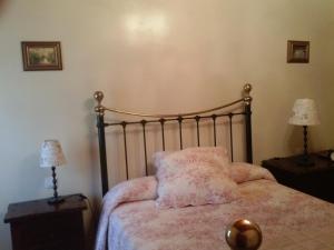 Łóżko lub łóżka w pokoju w obiekcie Casa Rural Fuentetrigo
