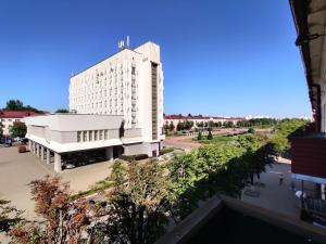 バブルイスクにあるApartament on Oktyabrskaya 132の市街地の建物の上面