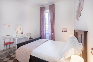 Llit o llits en una habitació de Casa Rosa al Molo by Wonderful Italy