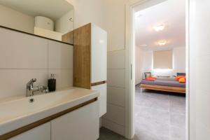 Ванная комната в Luxury Seefracht Flat Perzagno 1