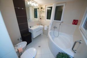 Un baño de Central Luxury apartment Xenia