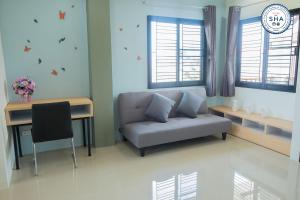 Area soggiorno di Sirimunta Hotel Chiang Rai Suite & Residence