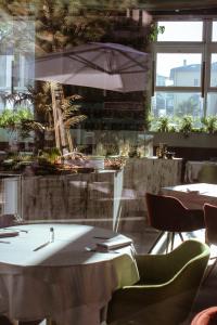 Restauracja lub miejsce do jedzenia w obiekcie J44 Lifestyle Hotel