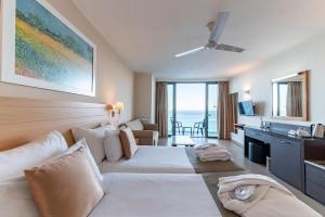 Кровать или кровати в номере The Preluna Hotel