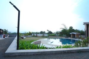 a light pole next to a swimming pool at Akshaya Villa in Lonavala +14 photos