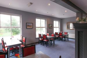 A seating area at The Burren Hostel - Sleepzone