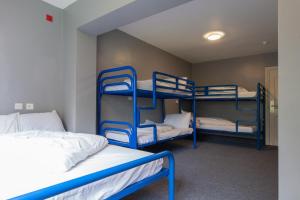 The Burren Hostel - Sleepzone emeletes ágyai egy szobában