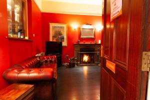 A seating area at The Burren Hostel - Sleepzone