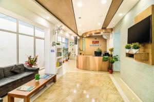 a lobby with a couch and a waiting room at Octave Paris Residency in Bengaluru