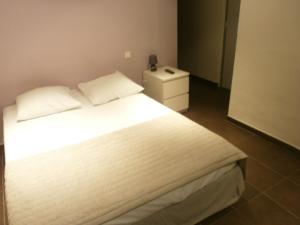 Säng eller sängar i ett rum på Hotel Restaurant La Frégate