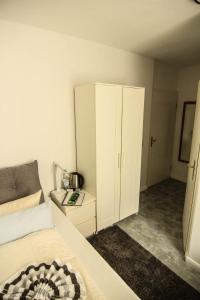 Ένα ή περισσότερα κρεβάτια σε δωμάτιο στο Kapitaenshaus-Lassen-Zimmer-Bounty