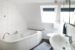 Ένα μπάνιο στο FachwerQ'sleep Apartments adults only +40 φωτογραφίες