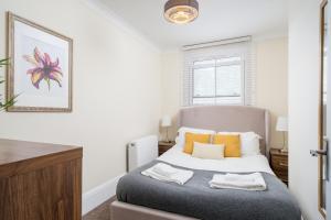 Modern 3 Bedroom Central Apartment - Sleeps 6