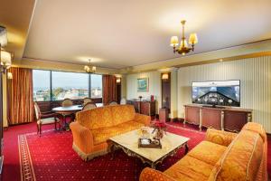 A seating area at Grand Hotel Sofia