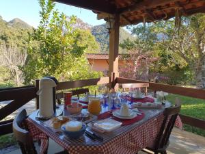 a table with food and orange juice on it at Eco Pousada Eldorado Lumiar in Lumiar