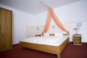 Postel nebo postele na pokoji v ubytování Hotel Flora