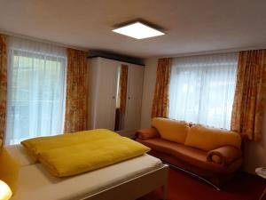 A bed or beds in a room at Piz Buin