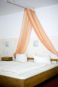 Postel nebo postele na pokoji v ubytování Hotel Flora